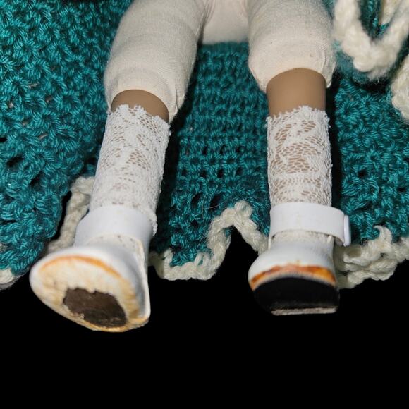 Wang’s International 1991 Porcelain Doll in Handmade Green & Cream Crochet Dress - Picture 5 of 8